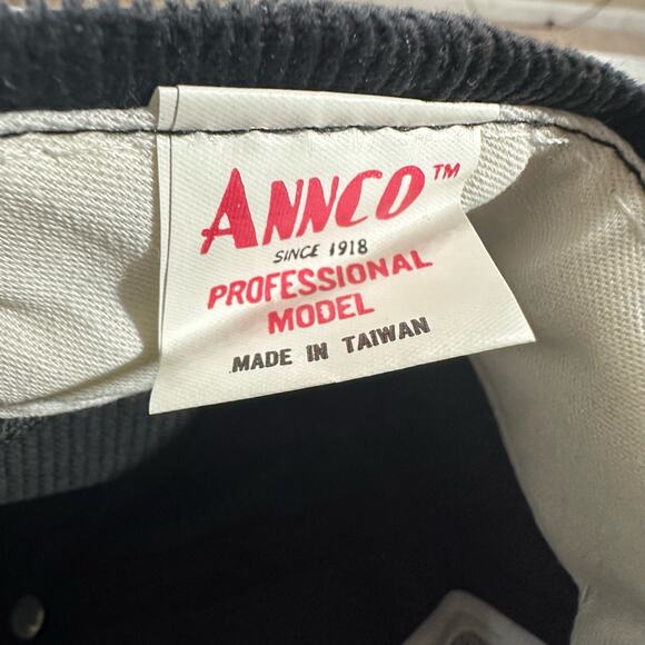 Vintage NHL Detroit Red Wings Black Corduroy Snapback Hat Excellent Condition - Picture 8 of 10